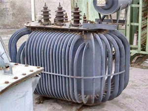  ��ѹ������